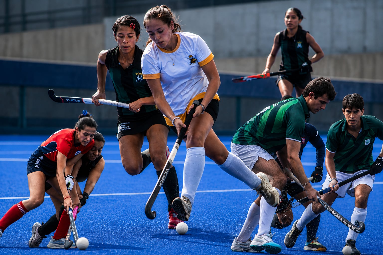 La Federación Peruana de Hockey reúne actualmente a cerca de 500 deportistas entre categorías mayores y menores. (Foto: Federación Peruana de Hockey/composición)