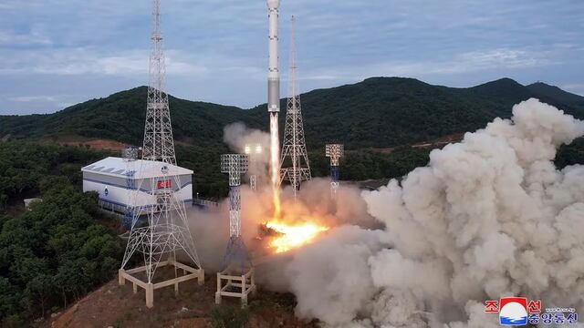 Lanzamiento de satélite espía norcoreano termina de nuevo en fracaso