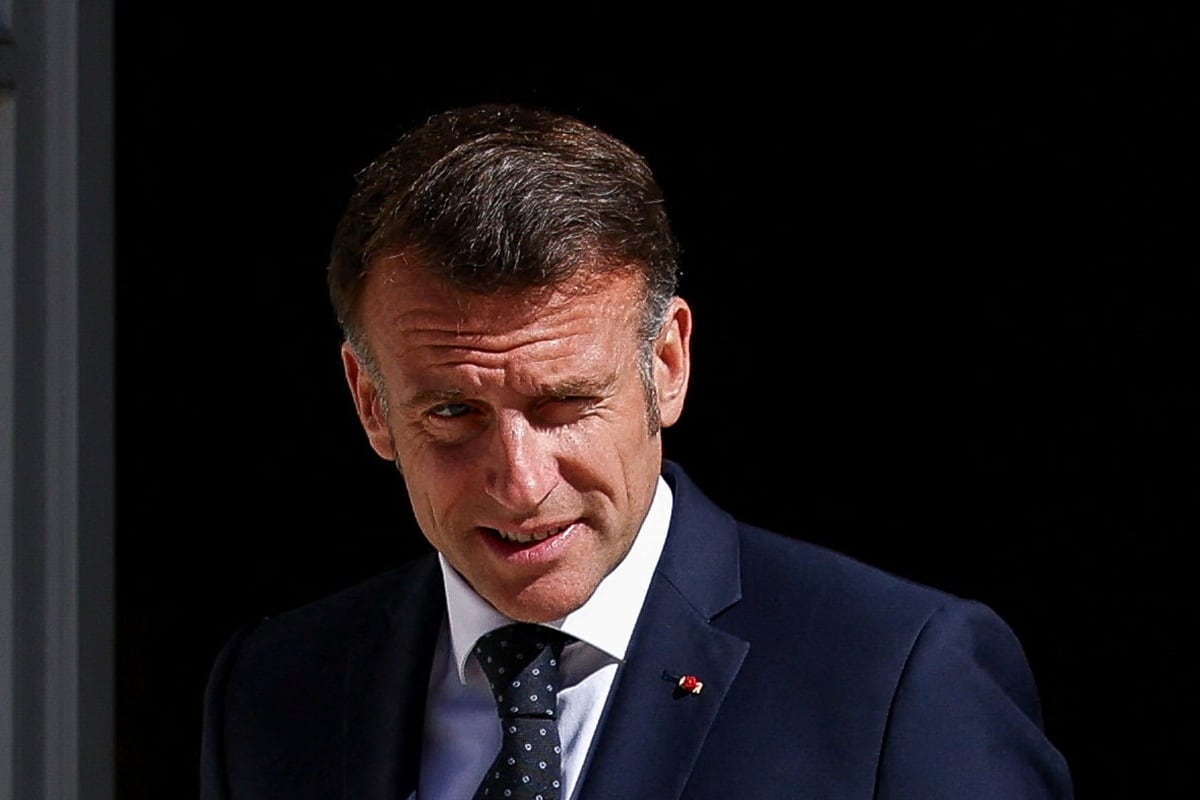 El presidente francés, Emmanuel Macron, se dirige al Palacio del Elíseo en París, Francia, el 8 de abril de 2026. (EFE/EPA/TOM NICHOLSON)