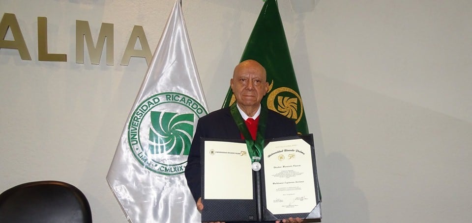Estudió en la Universidad Nacional Mayor de San Marcos y compartió aulas con figuras como Mario Vargas Llosa y José María Arguedas. Su legado académico sigue siendo referencia para las nuevas generaciones. Foto: Facebook.