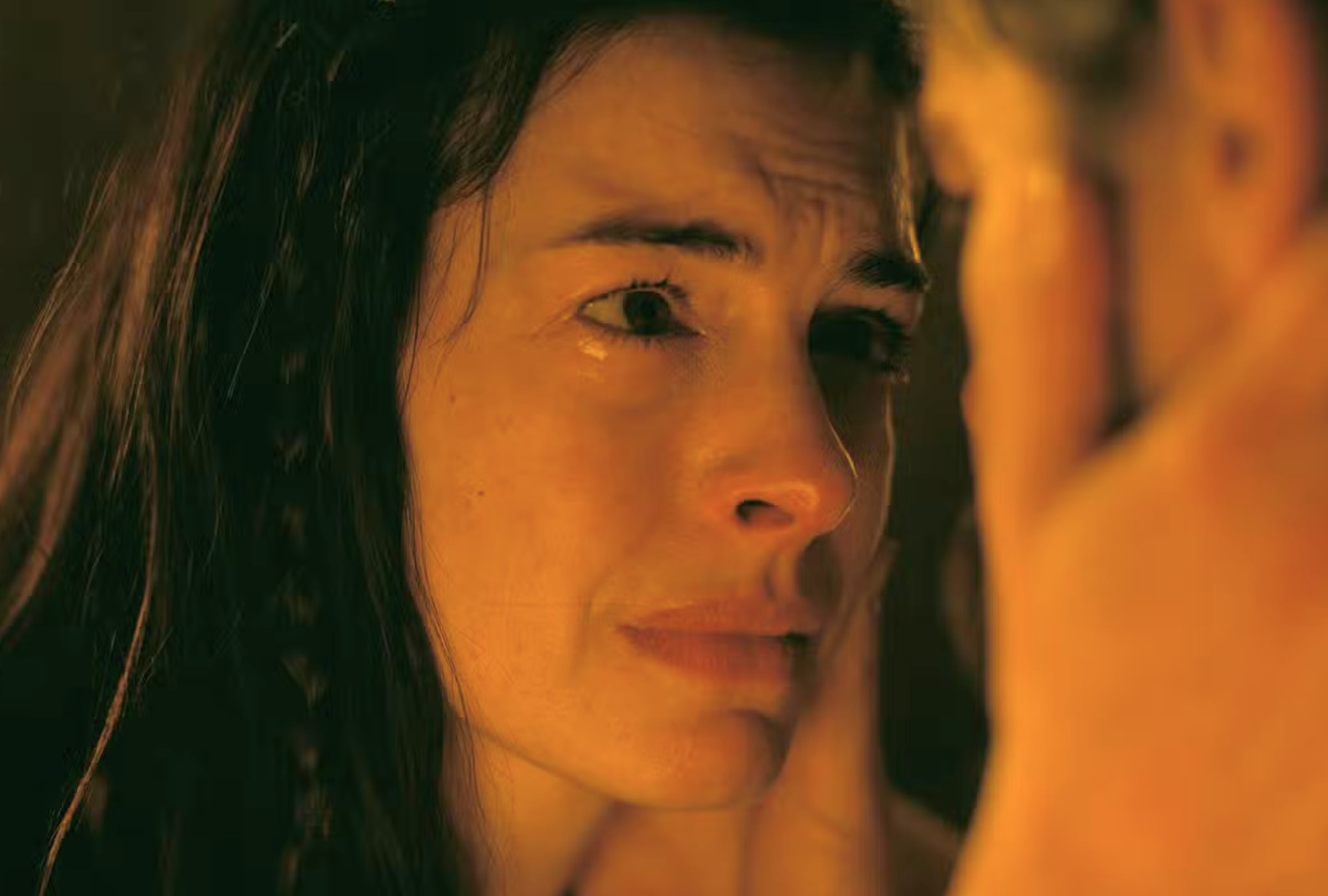 La actriz Anne Hathaway como Penélope en una escena de la película de drama y aventura mitológica "The Odyssey" (Foto: Syncopy Production / Universal Pictures / Wildside)