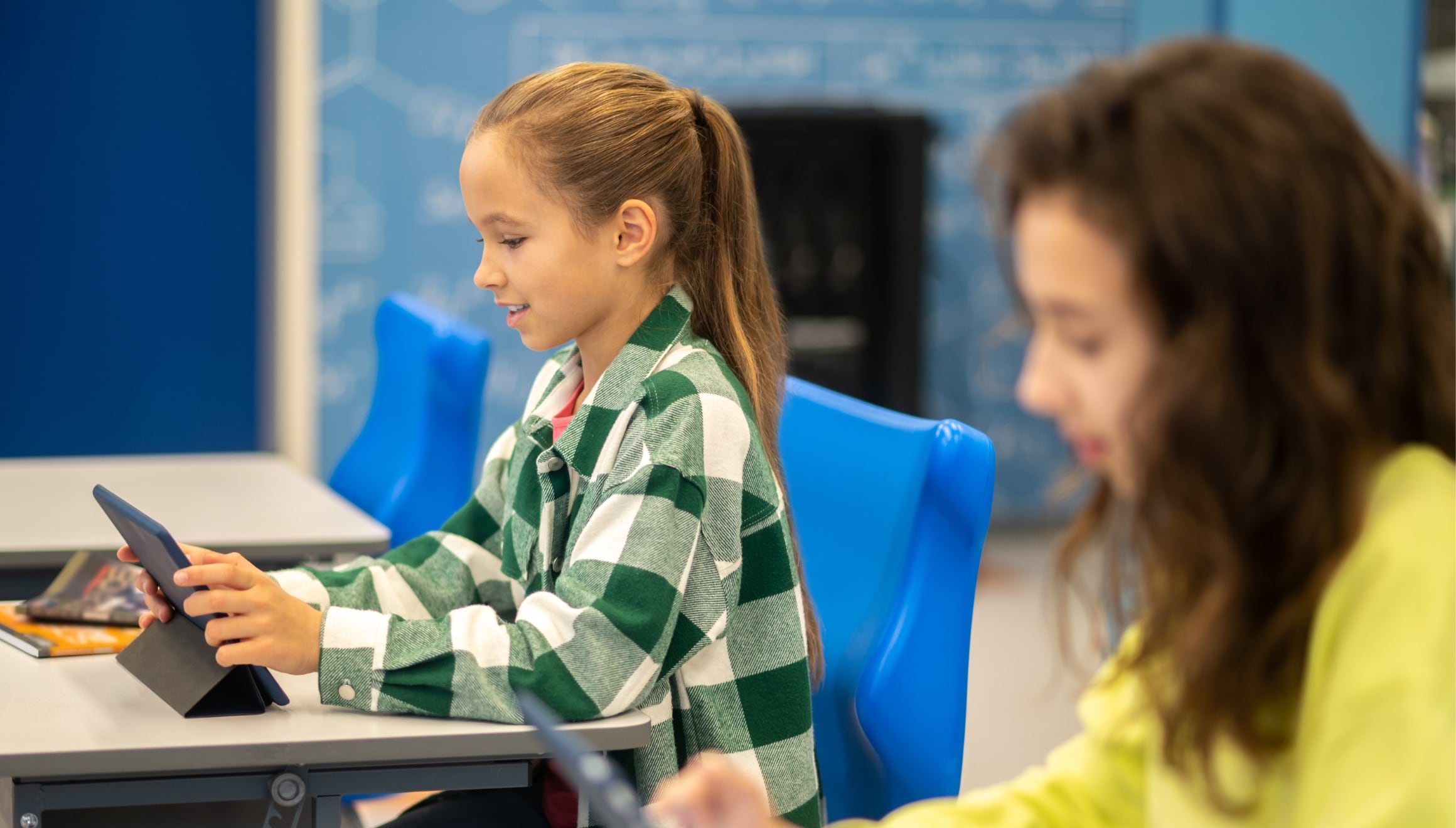 En Los Ángeles buscan reducir los daños que genera el uso excesivo de pantallas (Foto: Freepik)