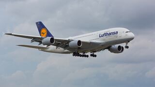 Huelga en Lufthansa obliga a cancelar 1,300 vuelos