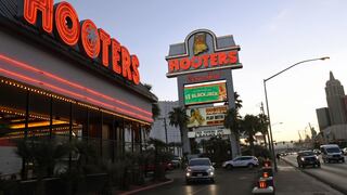 Cadena de restaurantes Hooters intenta salvar negocio tras cerrar varios locales
