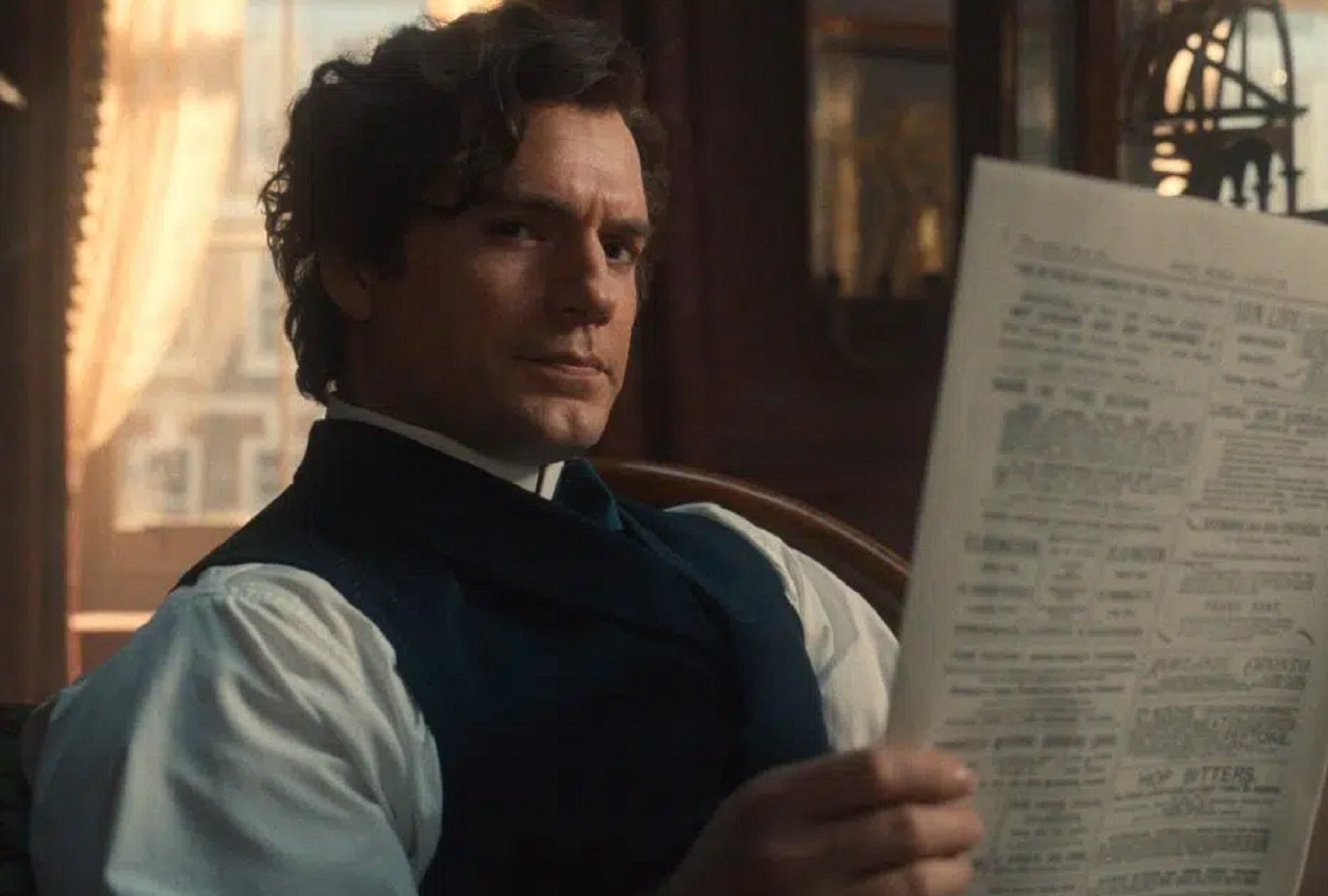 Sherlock Holmes (Henry Cavill) es quien debe entregar a su hermana en el altar, pero es secuestrado antes de la ceremonia en la tercera y última película de "Enola Holmes" (Foto: Netflix)