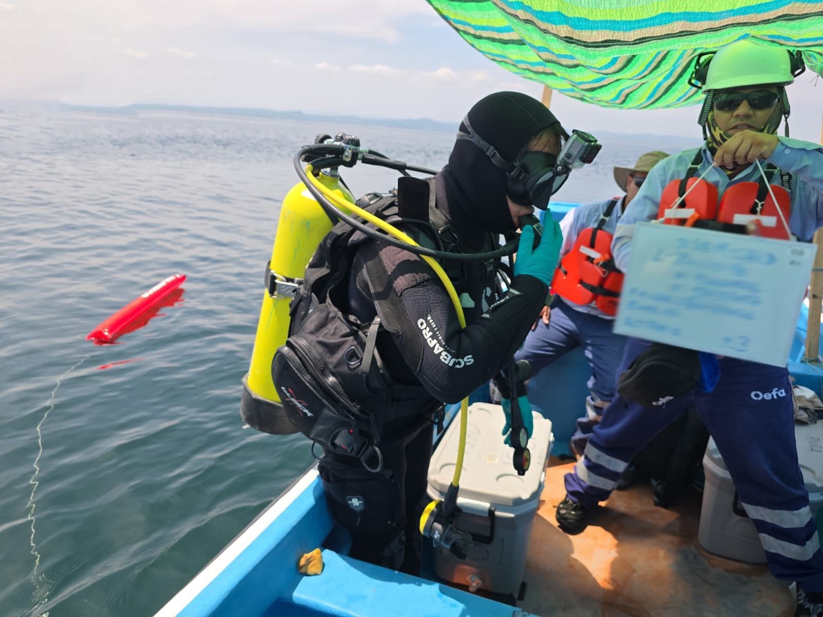 Esta innovadora supervisión consistió en inspecciones submarinas mediante buceo autónomo, actividad subacuática que permitió descender 22 metros hasta fondo marino y obtener evidencias directas. Foto: OEFA.