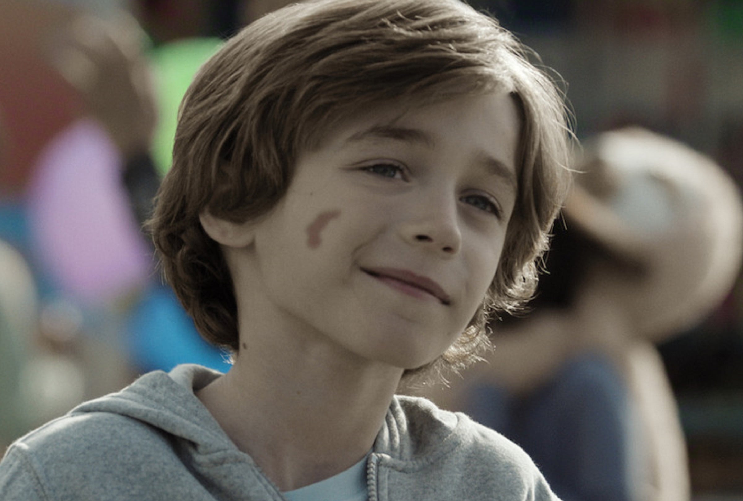 Ashton Cressman interpreta a Matthew, el hijo al que David supuestamente asesinó, en la serie "Te encontraré", basada en la novela de Harlan Coben (Foto: Netflix)