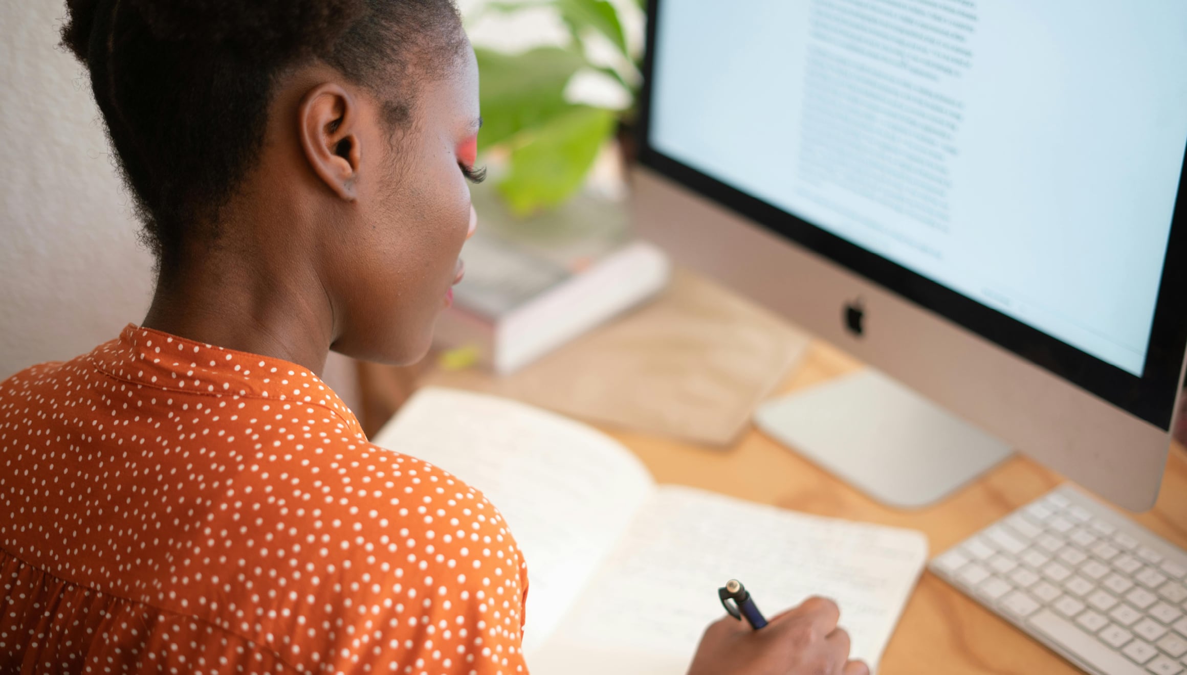 El análisis jurídico parte de dos marcos normativos: el régimen de teletrabajo y las reglas de seguridad y salud en el trabajo. (Foto: Pexels)