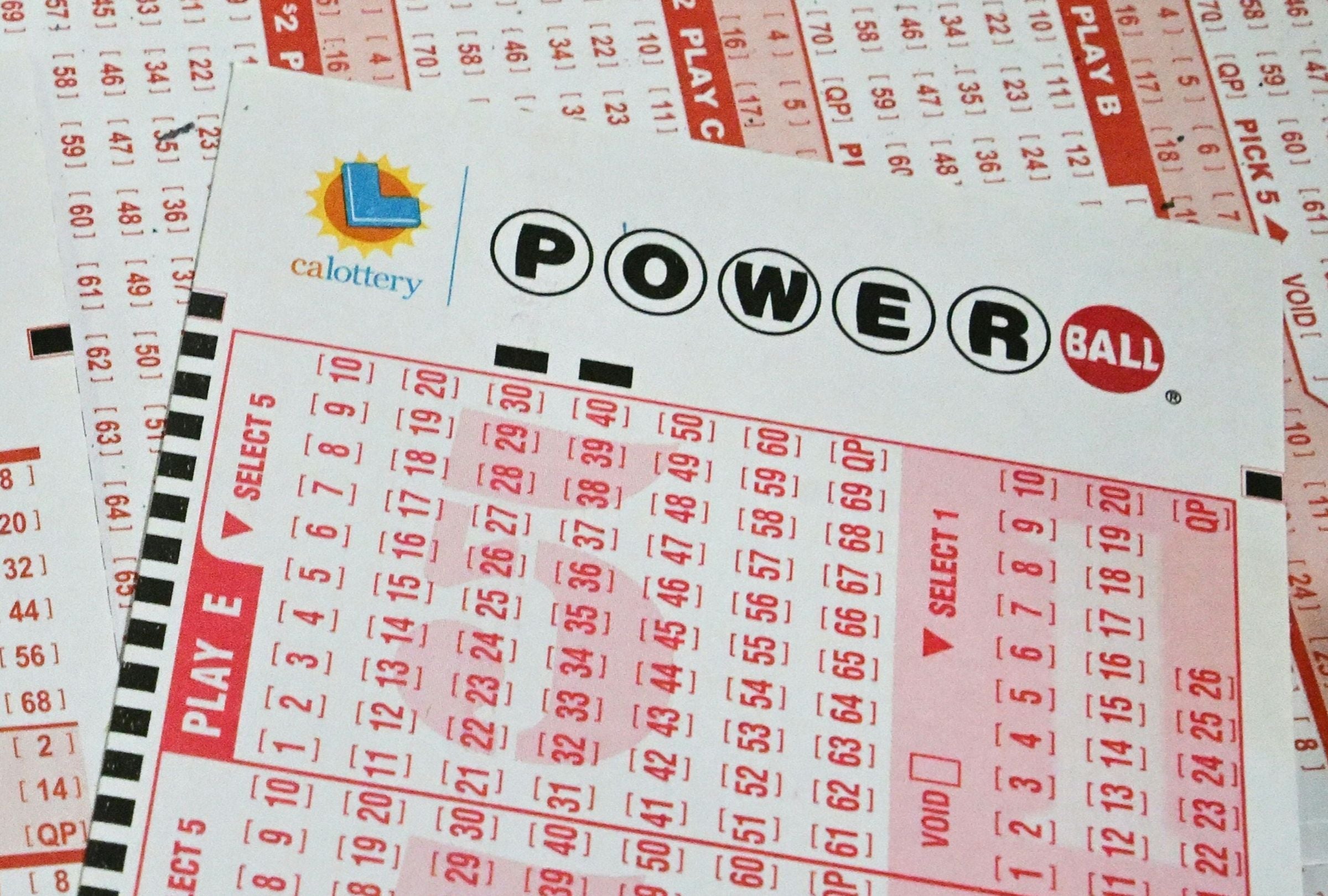 Revisa esta nota para conocer los números ganadores del Powerball en el sorteo del 17/12/2025 y averiguar si el premio mayor ya tiene dueño. (Foto: Frederic J. BROWN / AFP)