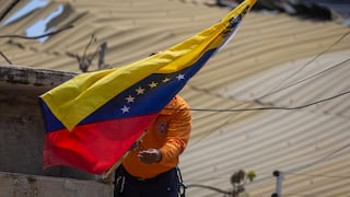 Entre escombros y desesperación, familias de La Guaira acusan al gobierno venezolano de abandono