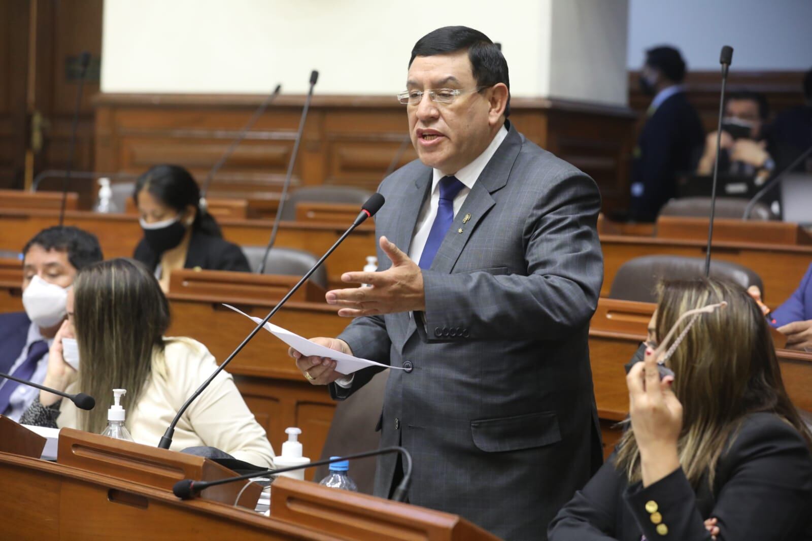 Alejandro Soto es cuestionado por haber contratado en su despacho a la tía de su hijo. (Foto: Congreso)