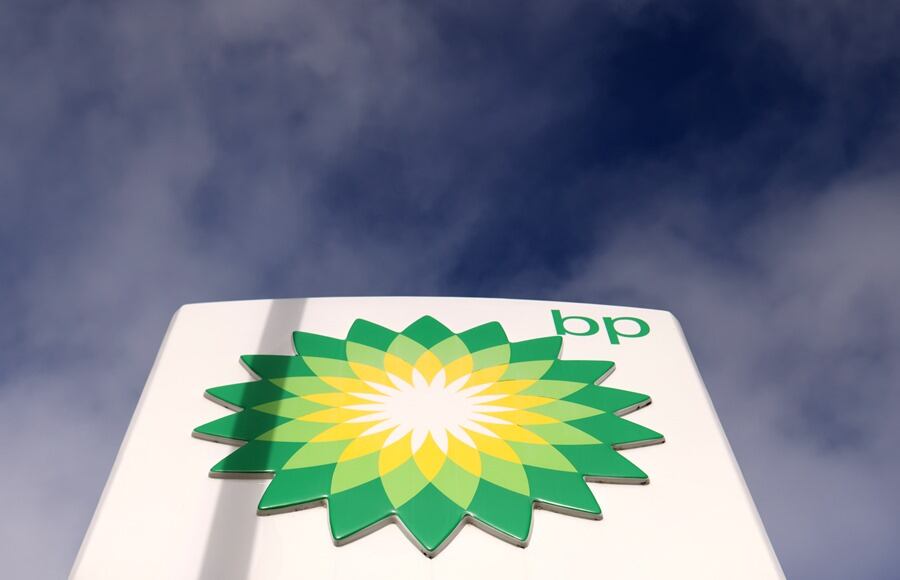 London (United Kingdom), 31/10/2023.- A company logo is displayed on a BP garage in London, Britain, 31 October 2023. BP has suffered a drop in third-quarter profits, due to weaker energy prices and wind farms. The energy company reported third-quarter earnings of 3.3 billion US dollars, less than predicted by analysts. (Reino Unido, Londres) EFE/EPA/NEIL HALL