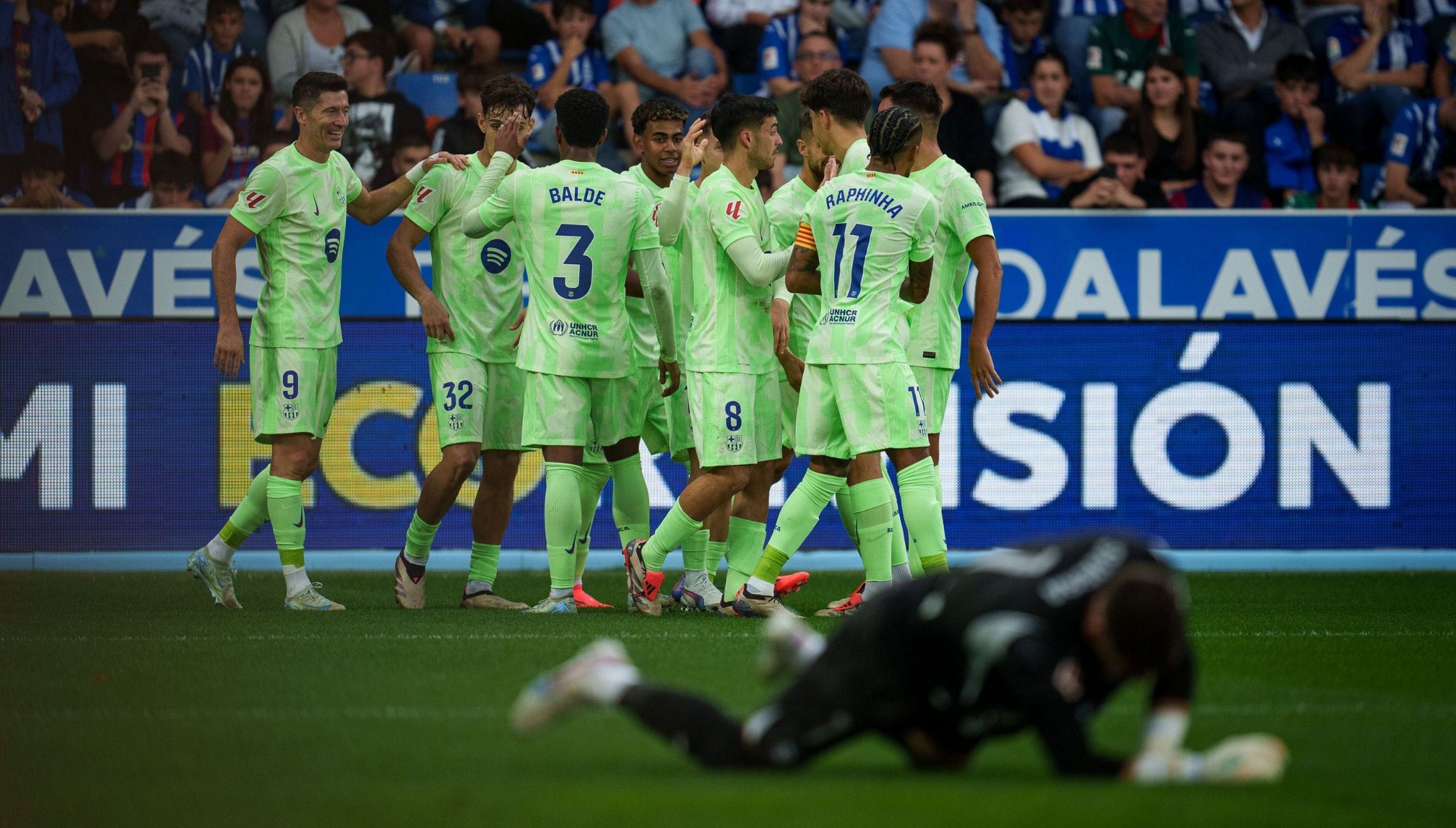 Con goles de Robert Lewandowski, Barcelona se impuso 3-0 a Alavés y se consolida como líder de LaLiga EA Sports 2024/25. | Crédito: fcbarcelona.es