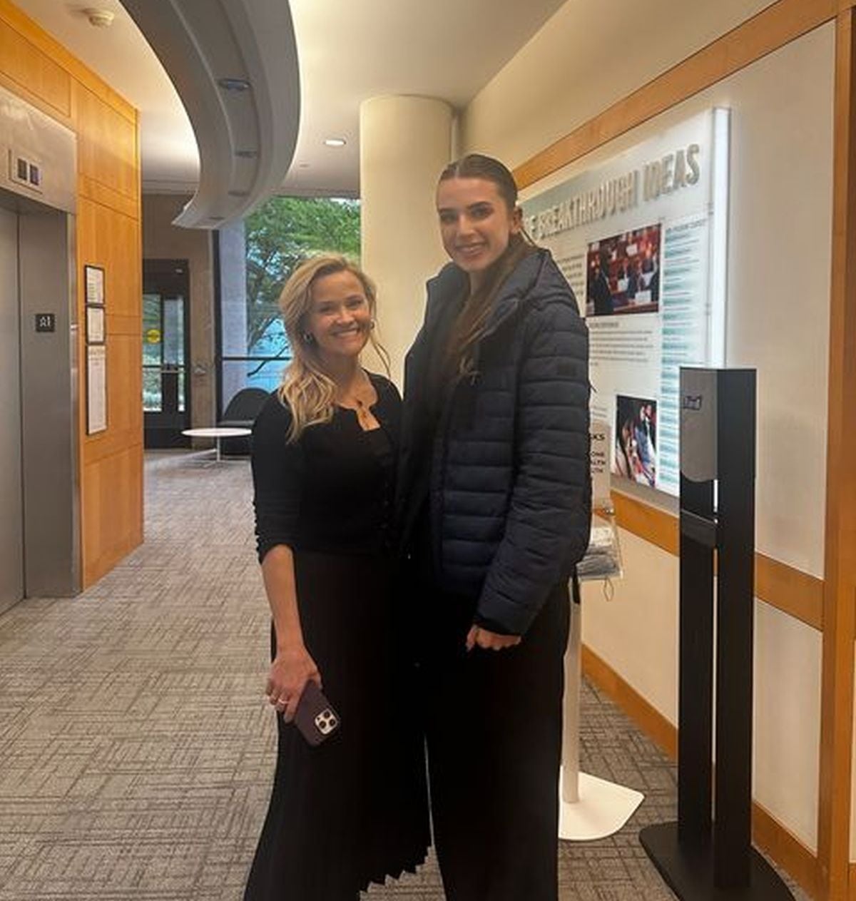 La ucraniana junto a la actriz, a quien se encontró en Harvard (Foto: Kate Maistrenko / Instagram)