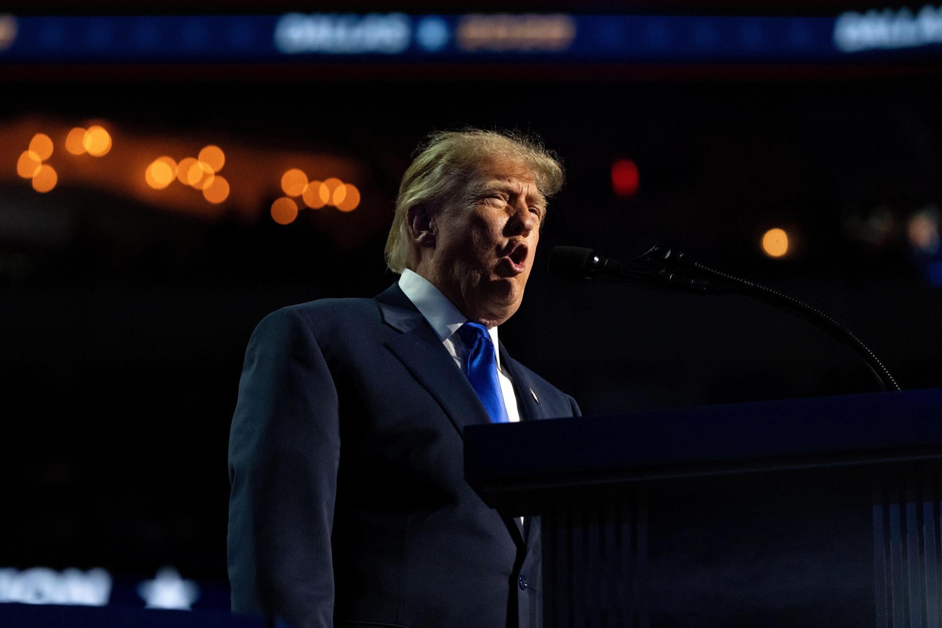 Trump justificó el sondeo sobre la IA asegurando que “muchas personas consideran que el término Inteligencia Artificial es impreciso y poco elegante”. (EFE/EPA/JEFF MCWHORTER).
