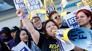 EE.UU. vive la mayor huelga de trabajadores de la salud en su historia