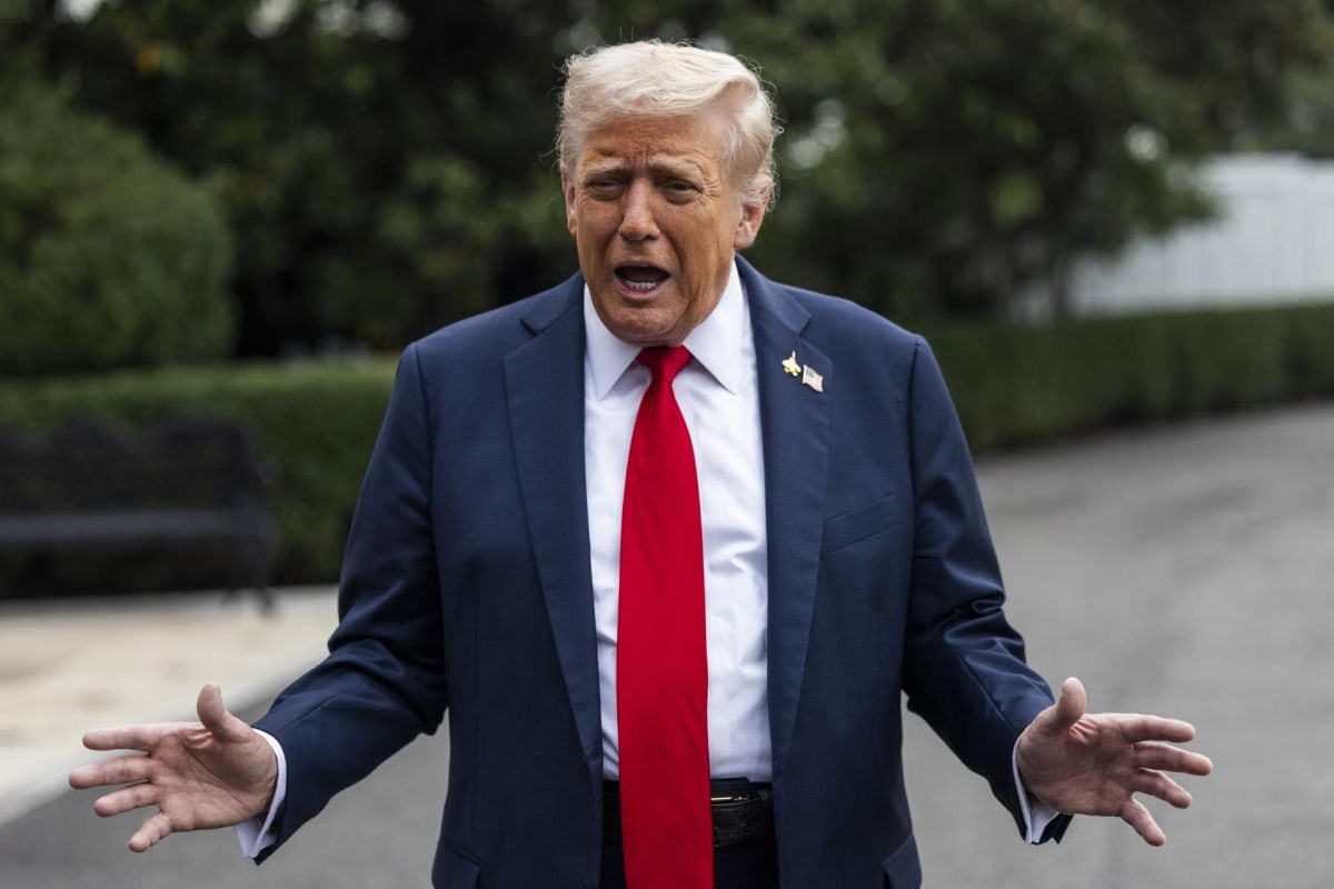Trump se basó para tomar esta decisión en los efectos acumulativos de actos hostiles contra los cárteles de drogas y declaró que el país está en un “conflicto armado no internacional” con estas organizaciones. Foto: EFE/EPA/JIM LO SCALZO
