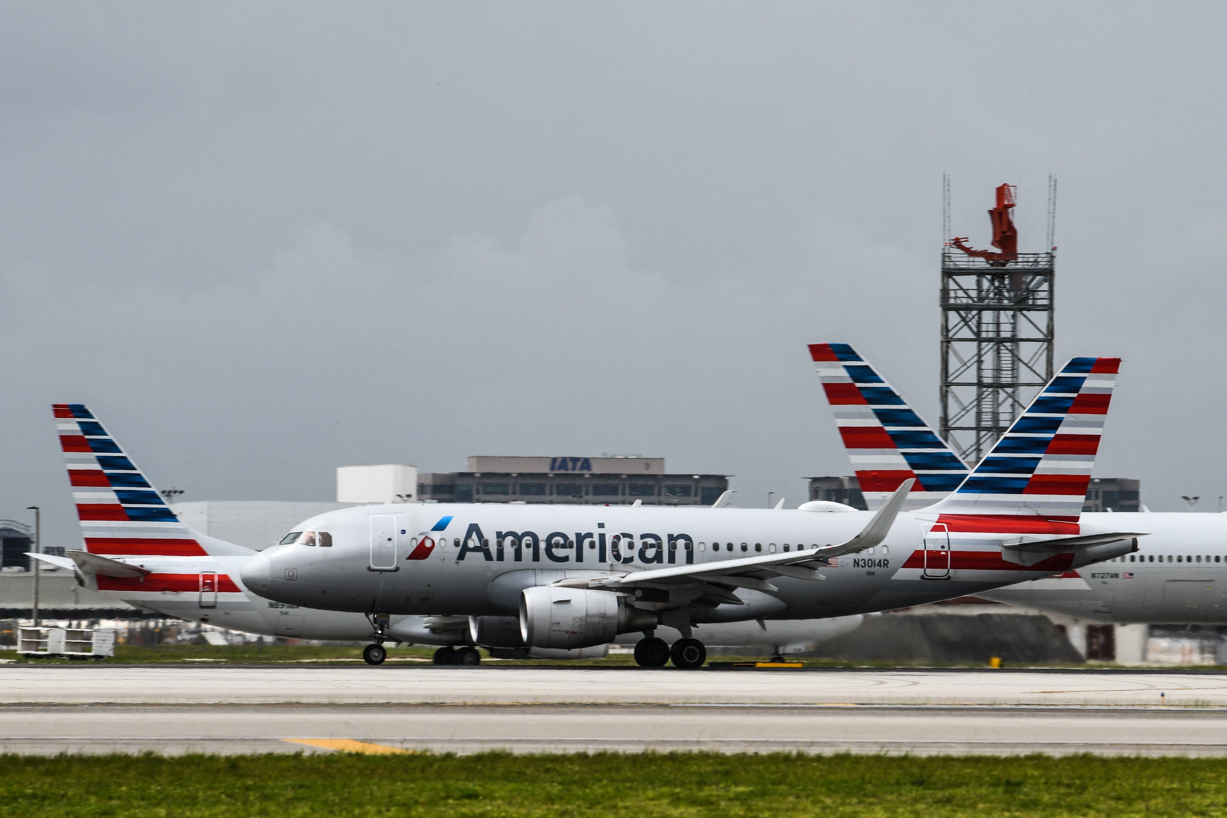 Todos los días, cientos de aviones pasan por el aeropuerto de Miami (Foto: AFP)