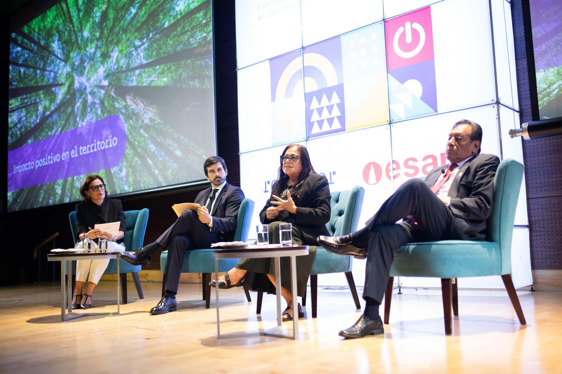 Representantes en la 'II Jornada de Sostenibilidad y Energía en Iberoamérica', en Lima (Perú). EFE/ Renato Pajuelo