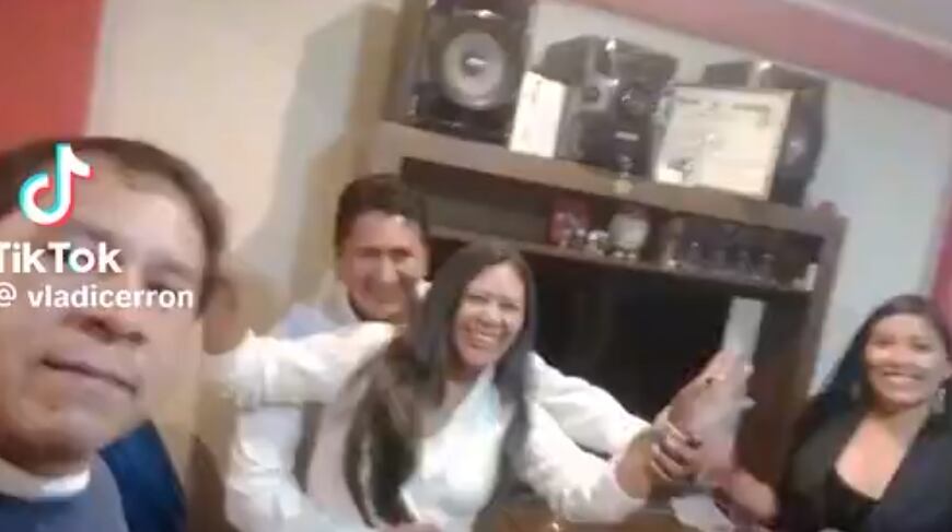 Vladimir Cerrón baila con su "promo"