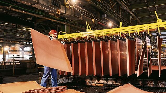 Producción y valor del cobre retroceden en mayo