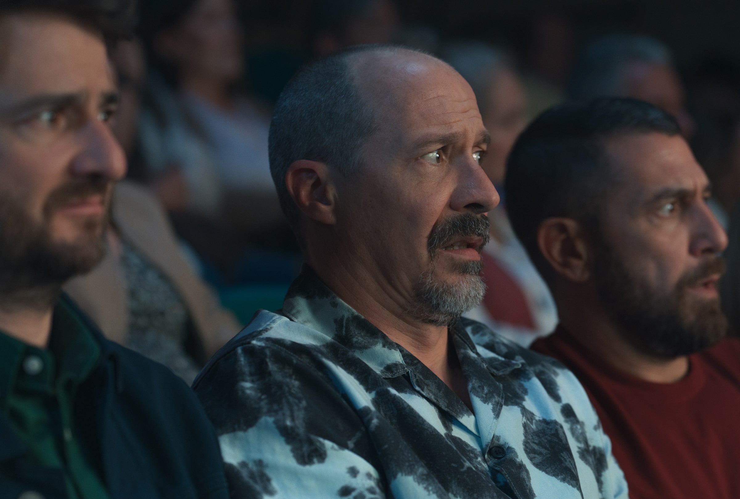 Gorka Otxoa interpreta a Santi, Fele Martínez interpreta a Luis y Raúl Tejón interpreta a Raúl en la cuarta temporada de la serie española "Machos alfa" (Foto: Netflix)