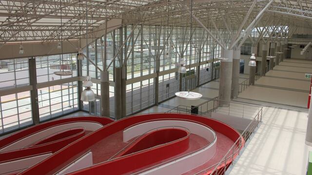 Oppenheimer advierte que el aeropuerto de Pisco si bien es moderno “está casi vacío”