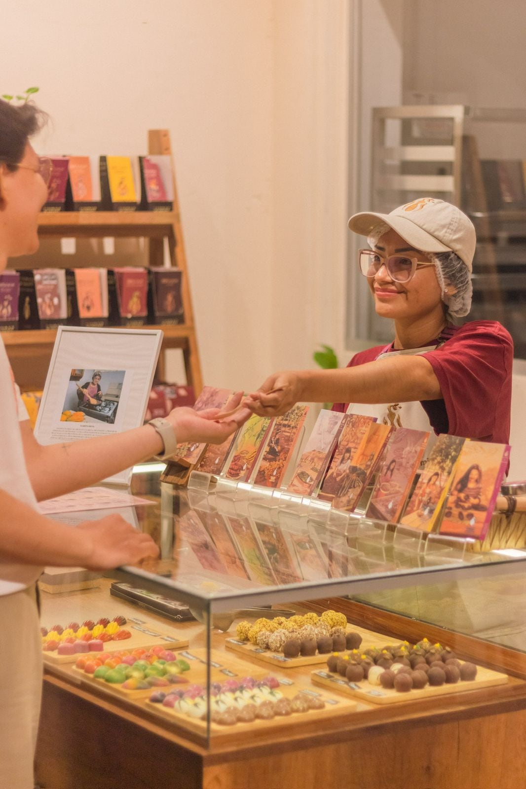 La marca desarrolla productos que fusionan cacao ucayalino con gastronomía peruana e internacional.