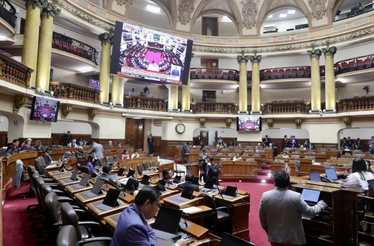 Sería bueno que la mandataria elija bien si quiere seguir siendo pararrayos, con todo el riesgo que ello conlleva, o si prefiere seguir el ABC de la política. (Foto: Andina)