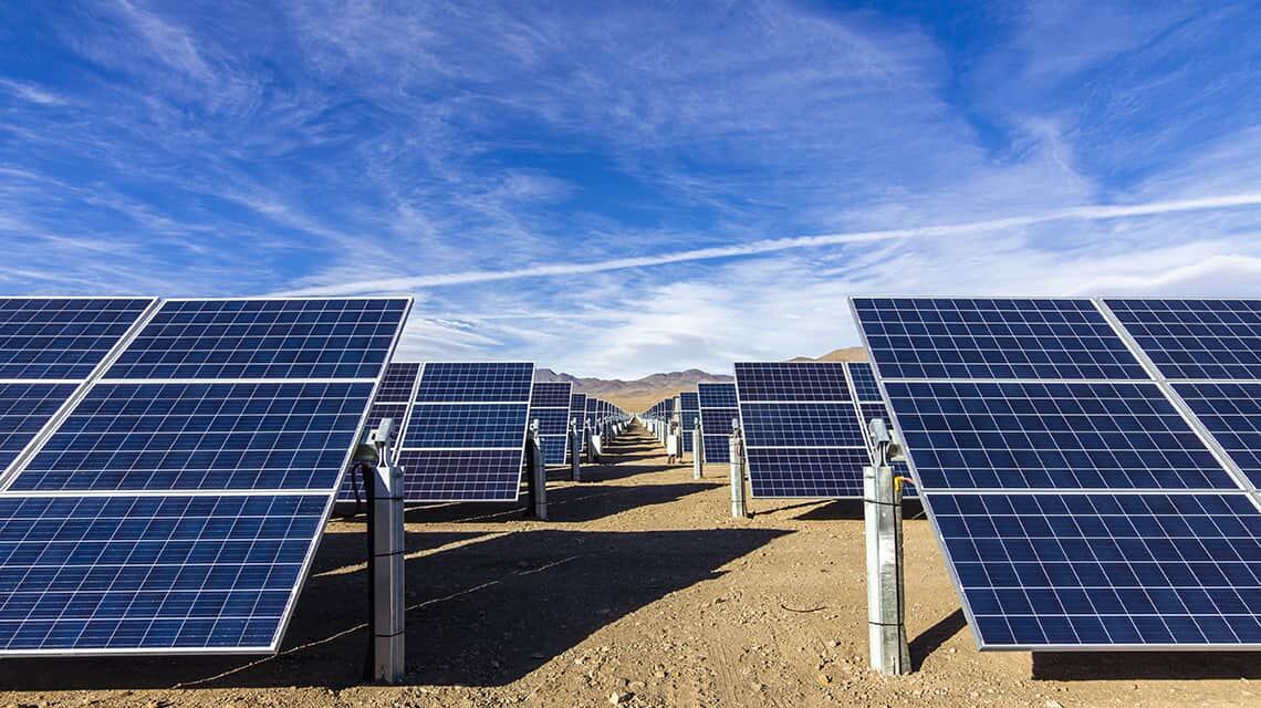 En las células solares tradicionales, la eficiencia cuántica externa (EQE) máxima es del 100%, lo que representa que por cada fotón absorbido de la luz, se genera y capta un electrón.(Foto: Stock)