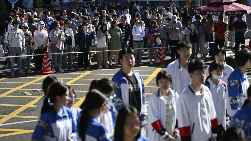 Universidades chinas ampliarán cupos en carreras vinculadas a IA, energía y medicina.