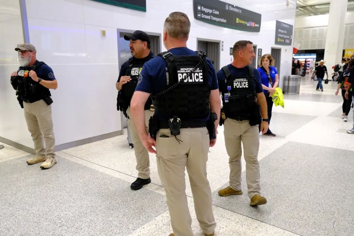 Las intervenciones se realizan en terminales aéreas de Estados Unidos y alcanzan a viajeros con visas vencidas, según un reporte de The New York Times. Foto: EFE.