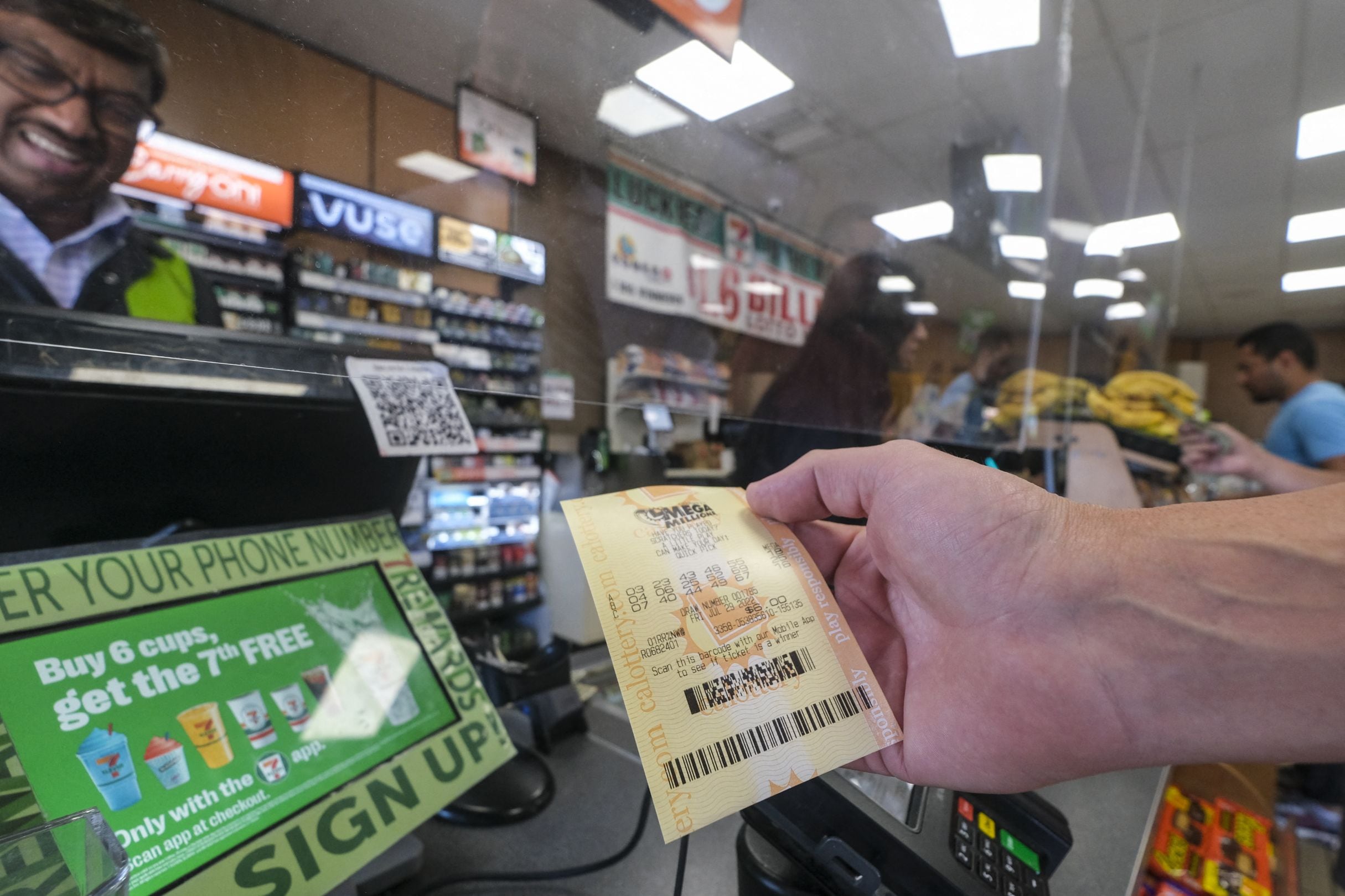 Conoce cuáles son los resultados de la lotería Mega Millions de hoy, viernes 27 de febrero de 2026 (Foto: RINGO CHIU / AFP)