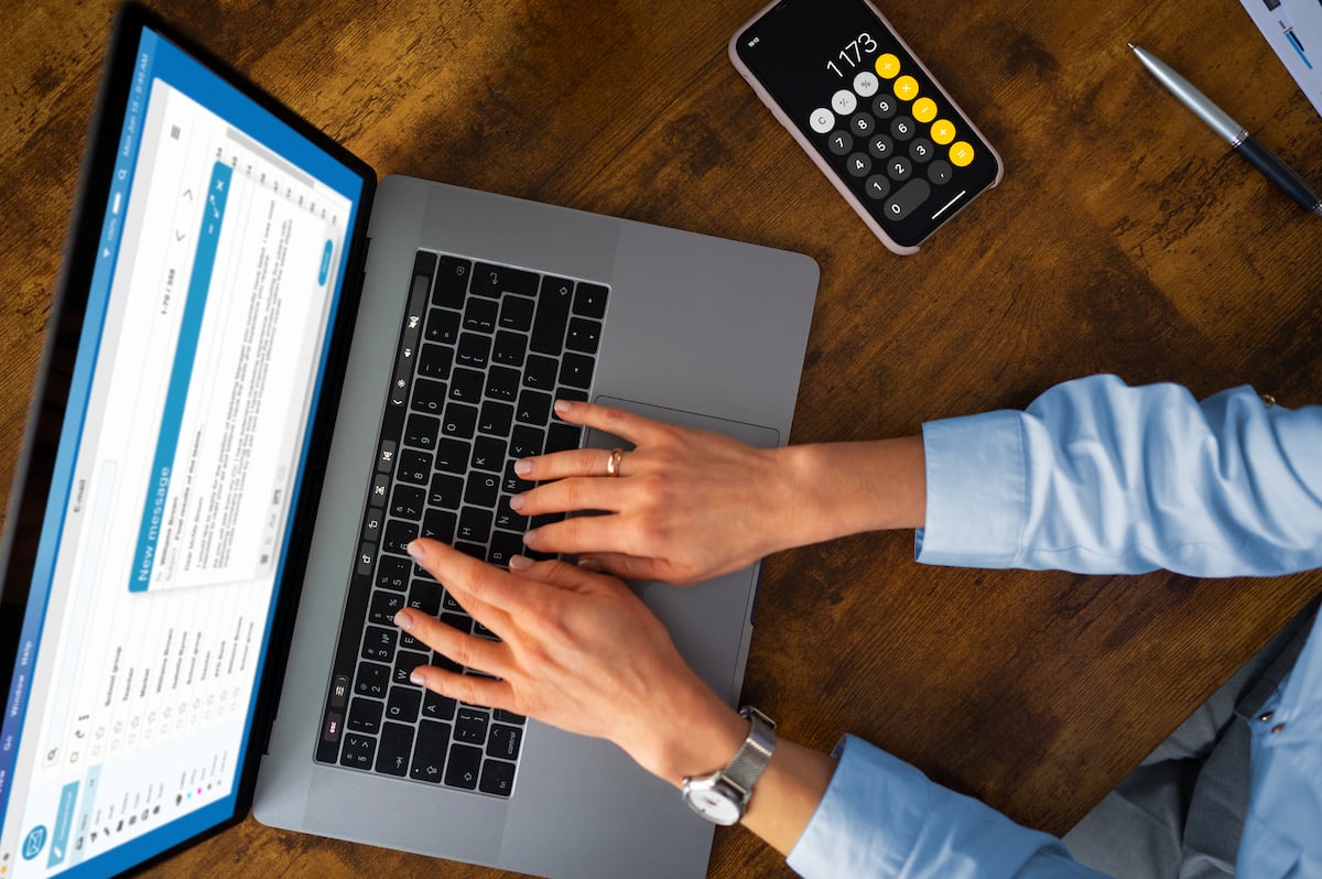 DigiFlow y DBNet proveen soluciones en facturación electrónica y cumplimiento fiscal en Perú y Chile, respectivamente.