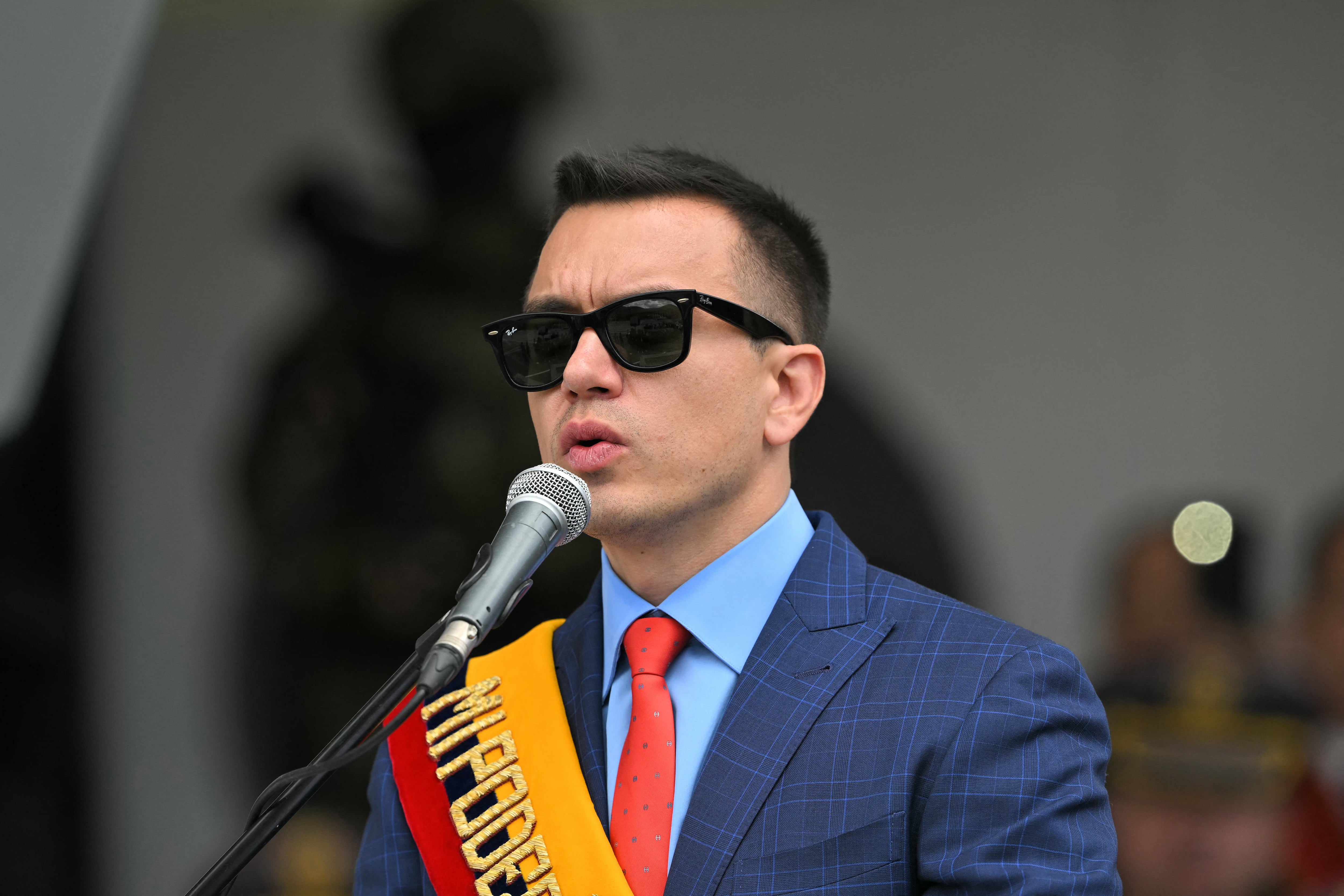 El presidente de Ecuador, Daniel Noboa, pronuncia un discurso durante la ceremonia de cambio de mando del Comando Conjunto de las Fuerzas Armadas, el 26 de noviembre de 2025. (Foto de Rodrigo BUENDIA / AFP).