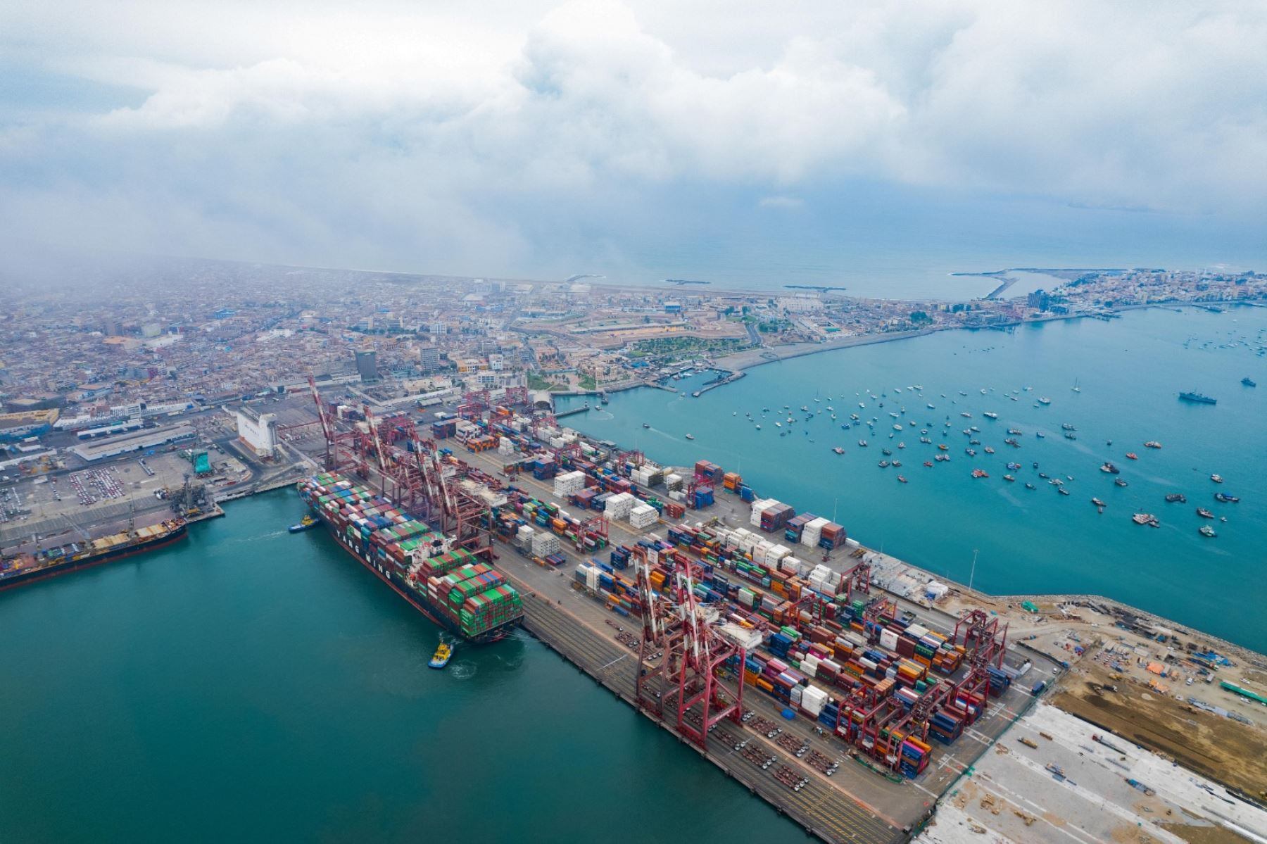 La titular del Mincetur, Elizabeth Galdo, indicó que inversionistas estadounidenses se han mostrado interesados en realizar el puerto en Corío (Arequipa).