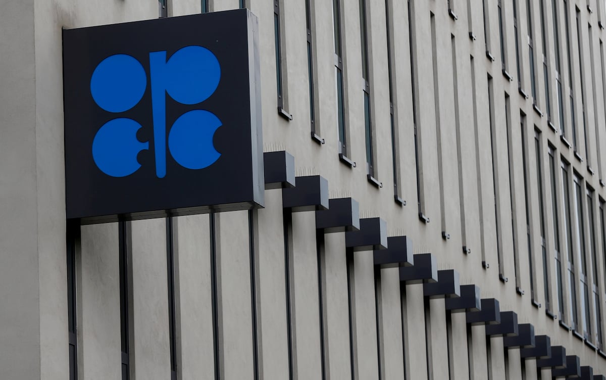 El Grupo de los Siete anunció que liberará 100 millones de barriles de petróleo y productos combustibles en las próximas semanas. Foto: EFE.