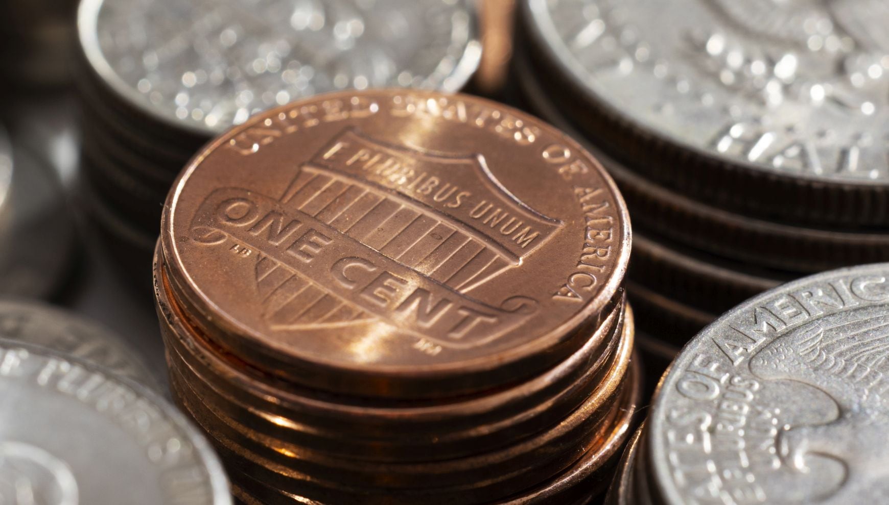 Debido a que hay centavos de cobre y zinc, te comentamos cómo identificar a cada uno y cuál vale más que el otro (Foto: Freepik)