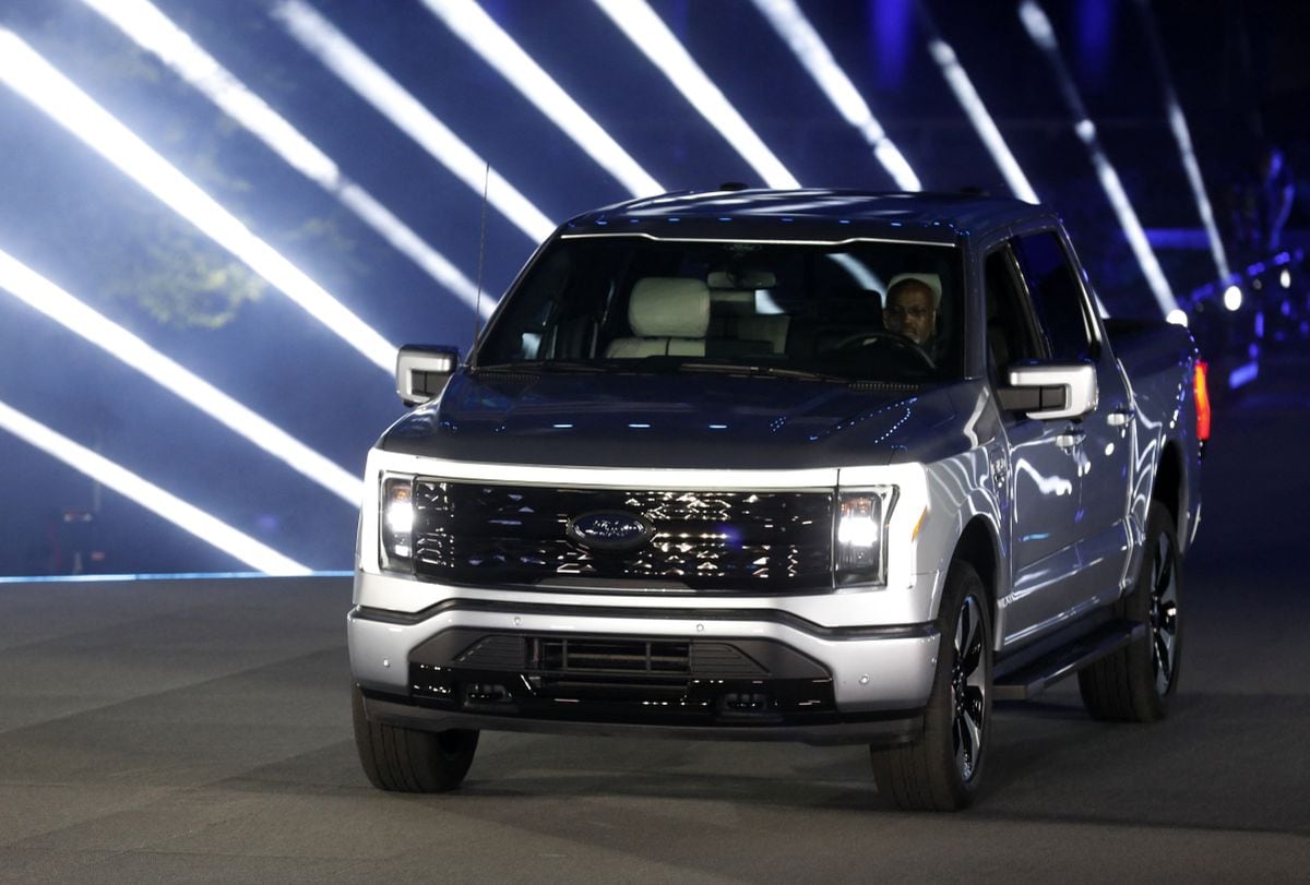 Cuando Ford Motor Company presentó su nueva F-150 Lightning eléctrica fuera de su sede en Dearborn, Michigan, el 19 de mayo de 2021 (Foto: Jeff Kowalsky / AFP )