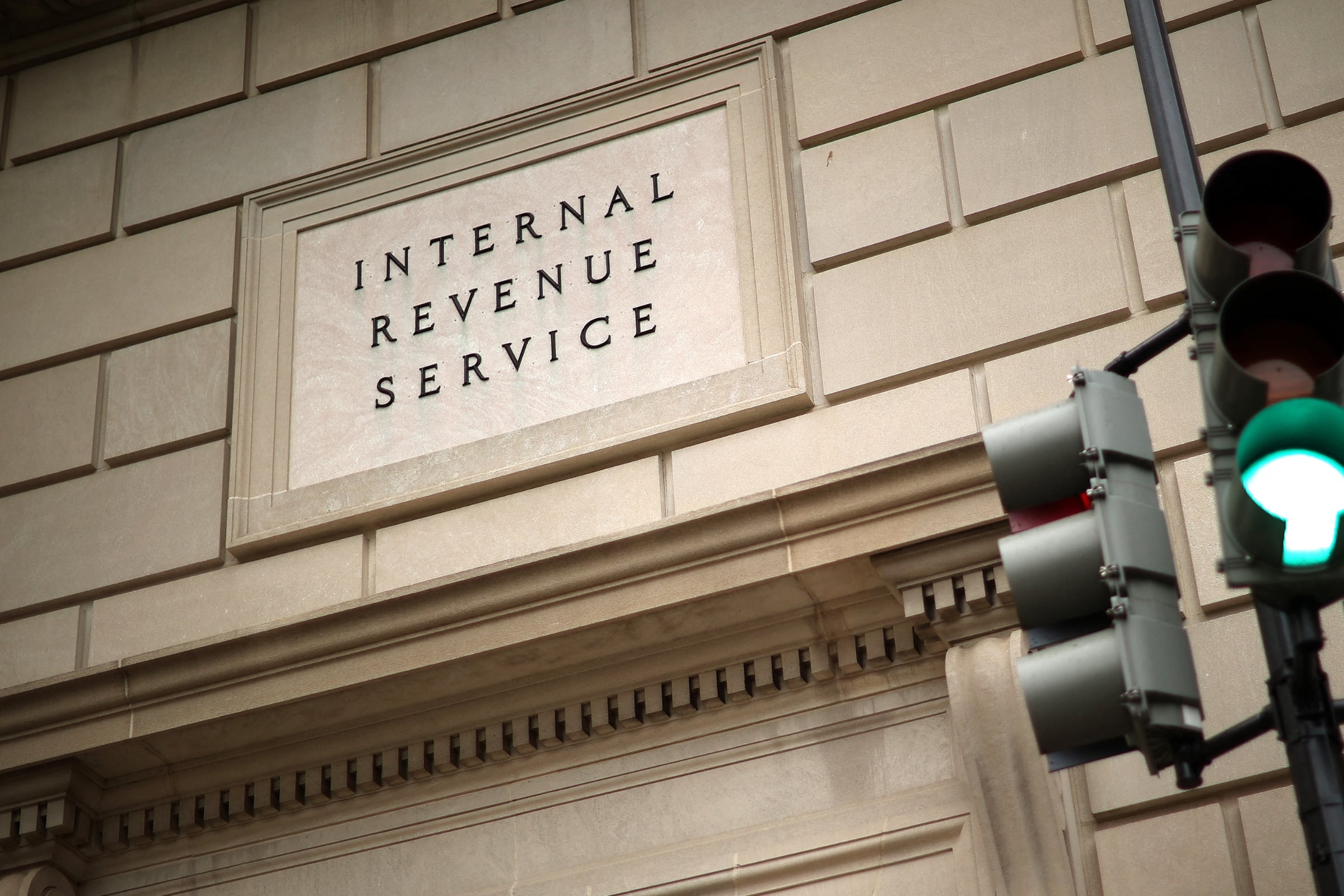 El IRS ha advertido sobre unos reembolsos de impuestos que aún no han sido reclamados (Foto: AFP)