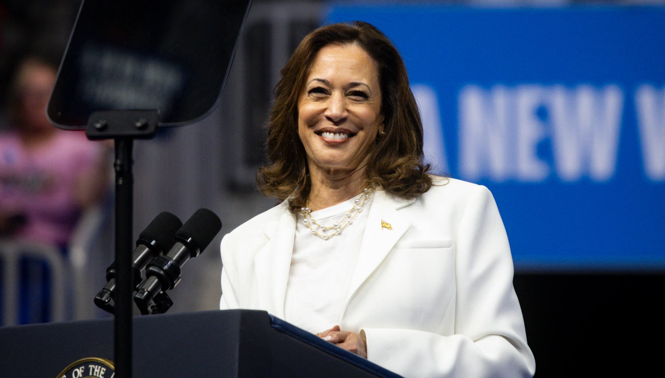Kamala Harris sonríe como candidata demócrata a la presidencia de Estados Unidos tras la salida del presidente Joe Biden (Foto: AFP)