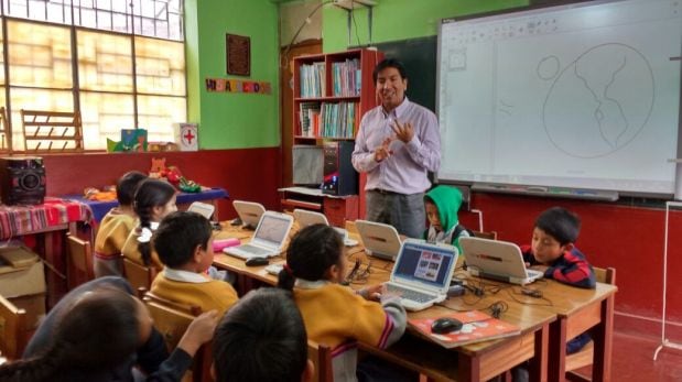 Los colegios al interior del país viven una dura realidad respecto al acceso a internet.