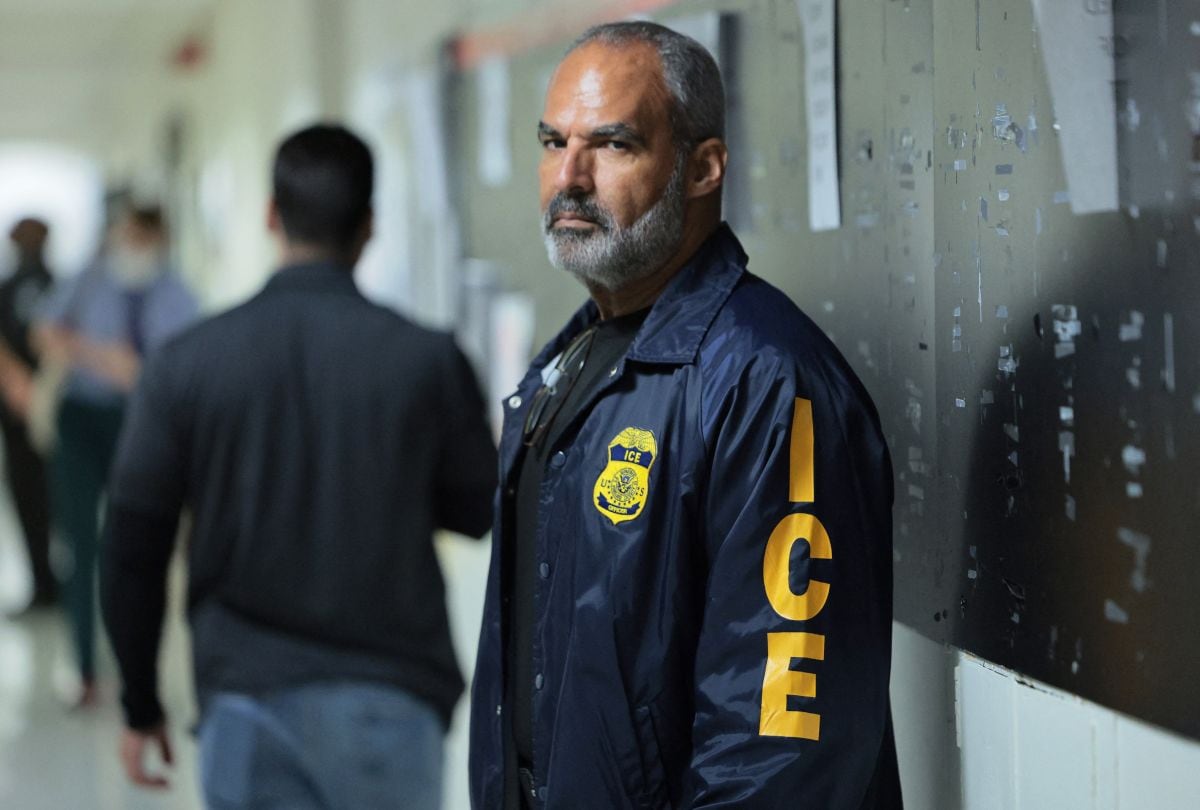 Un agente de ICE en un tribunal de Nueva York (Foto: Michael M. Santiago / Getty Images vía AFP)