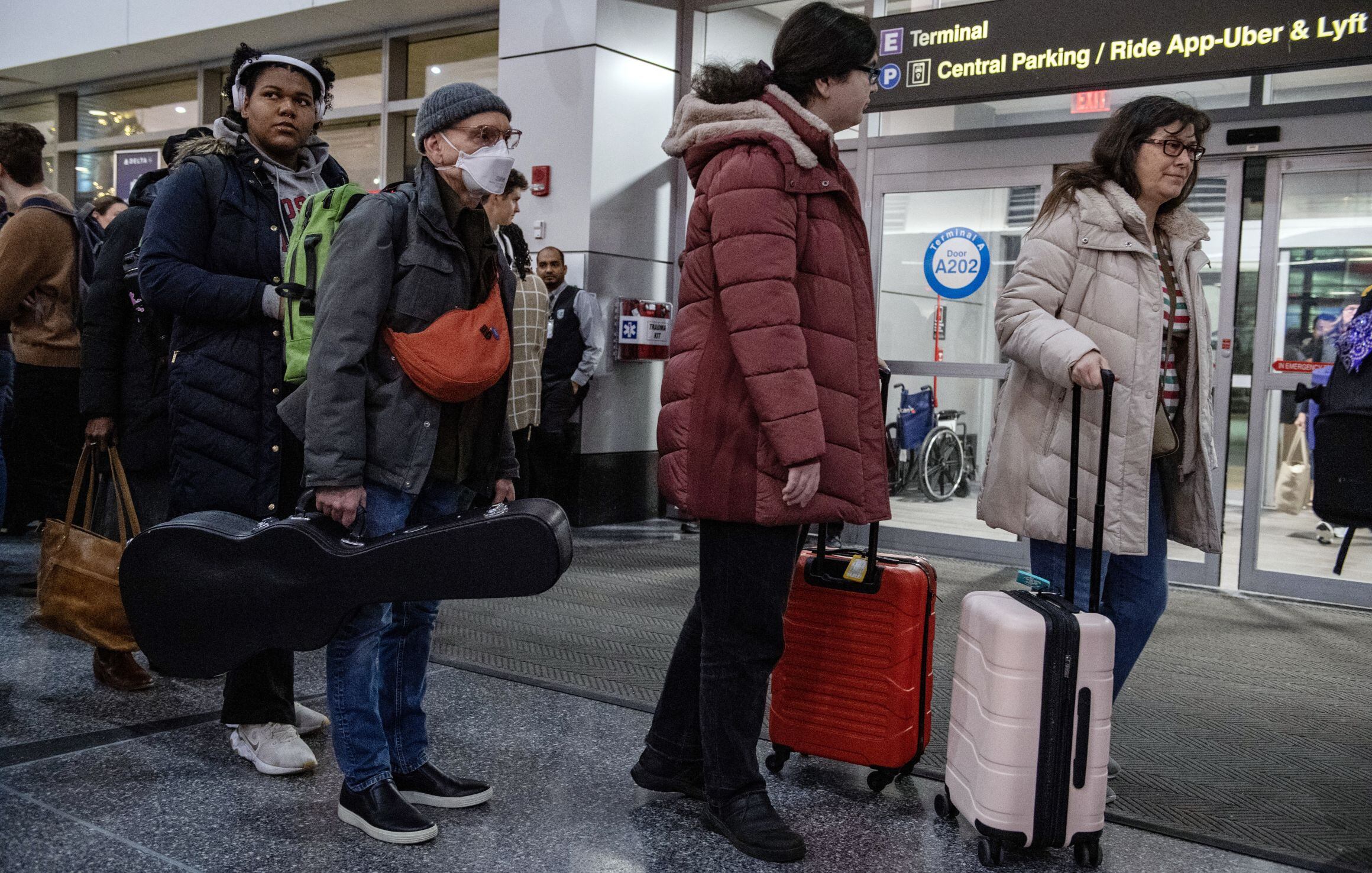 Las personas que se excedan con el tamaño de su equipaje o no lo registren ante de su hora de vuelo, deberán pagar extra (Foto: AFP)