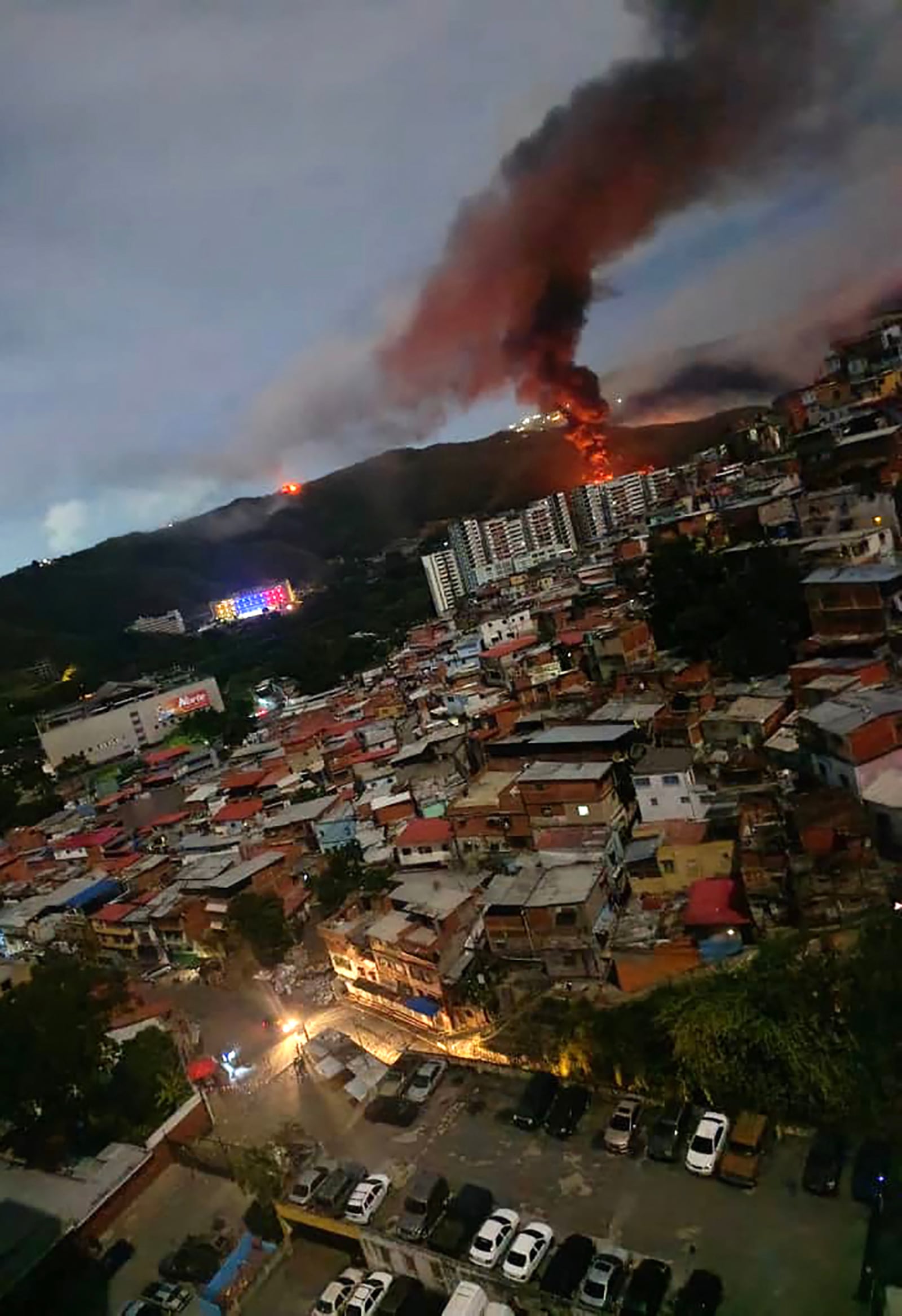 Imágenes del Fuerte Tiuna tras ataque de EE.UU. a Venezuela. Photo by AFP