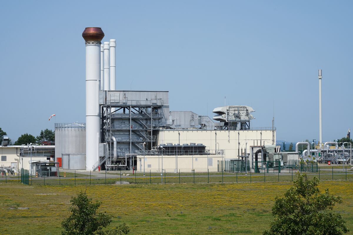 Una foto tomada el 20 de julio de 2022 muestra la planta industrial del oleoducto Nord Stream 1 del Mar Báltico cerca de Lubmin, en el noreste de Alemania. - El 20 de julio, el gobierno alemán acusó a Rusia de utilizar la ausencia de una turbina como pretexto para limitar las entregas de gas a través de un gasoducto clave que volverá a funcionar esta semana. (Foto de Édouard MERLO / AFP)