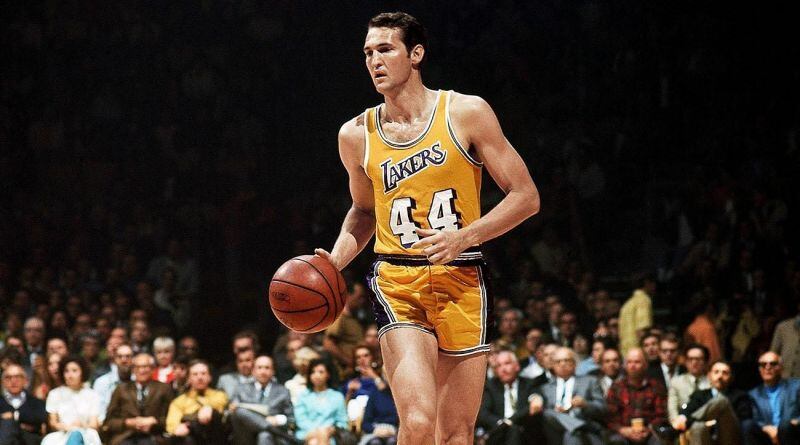Jerry West jugando para los Lakers.