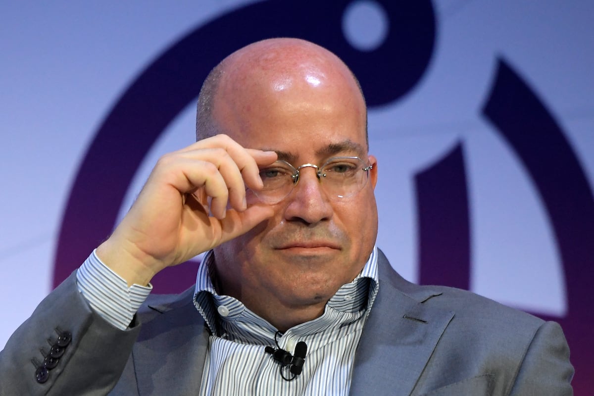 Jeff Zucker, presidente de CNN Worldwide, renunció inmediatamente tras reconocerse que mantuvo un romance en secreto con Allison Gollust, directora de Mercadeo de la misma cadena televisiva. (Photo by LLUIS GENE / AFP)