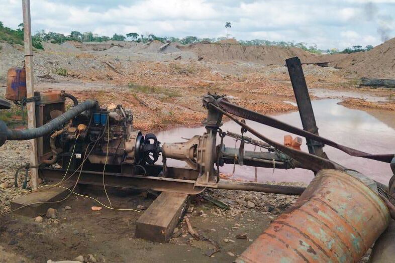 Uno de los operativos se realizó en Pataz detuvieron a ocho personas al interior de una bocamina y hallaron armamento, explosivos, drogas y materiales empleados en la minería ilegal, cuyo valor total asciende a los S/ 2,927,200. Foto: PCM.