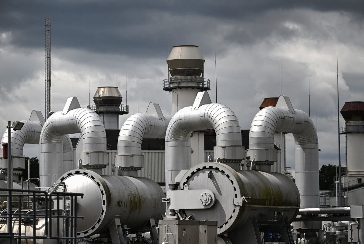 Las tuberías y los manómetros para las líneas de gas se muestran en Open Grid Europe (OGE), uno de los operadores de sistemas de transmisión de gas más grandes de Europa, en Werne, Alemania occidental, el 15 de julio de 2022. - La estación de compresores OGE en Werne es el eje central en el Red alemana de gas natural. Con alrededor de 25 mil millones de metros cúbicos por año, alrededor de una cuarta parte del gas natural consumido en Alemania fluye a través de la estación compresora de Werne. (Foto de Ina FASSBENDER / AFP)